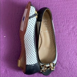 Peep toe kitten heel